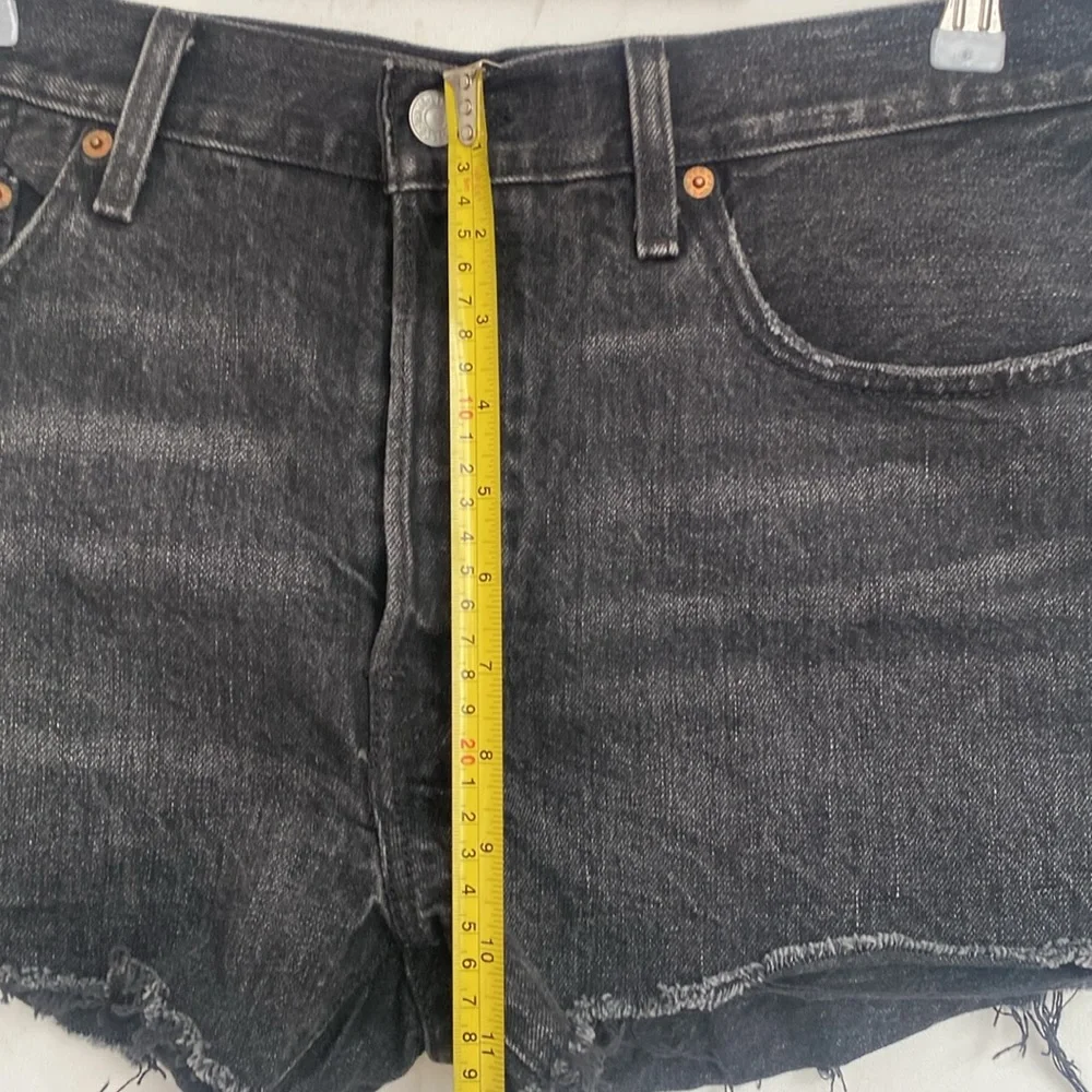 (A10) Levis Black Distressed 501 Denim Shorts, Size 31‎